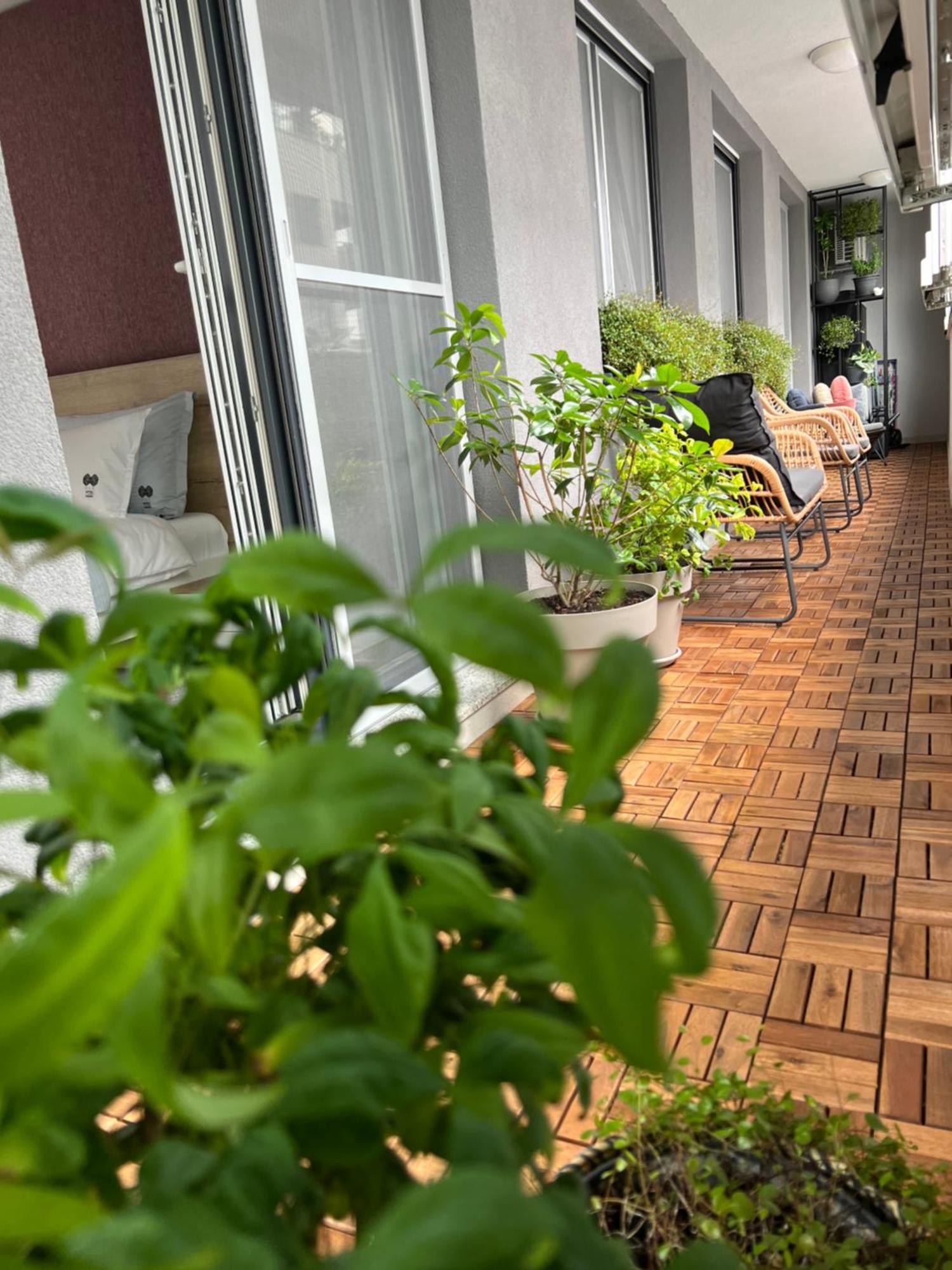 Astra Urban Garden Apartment, 2 Garage Parking Spaces Apartment *